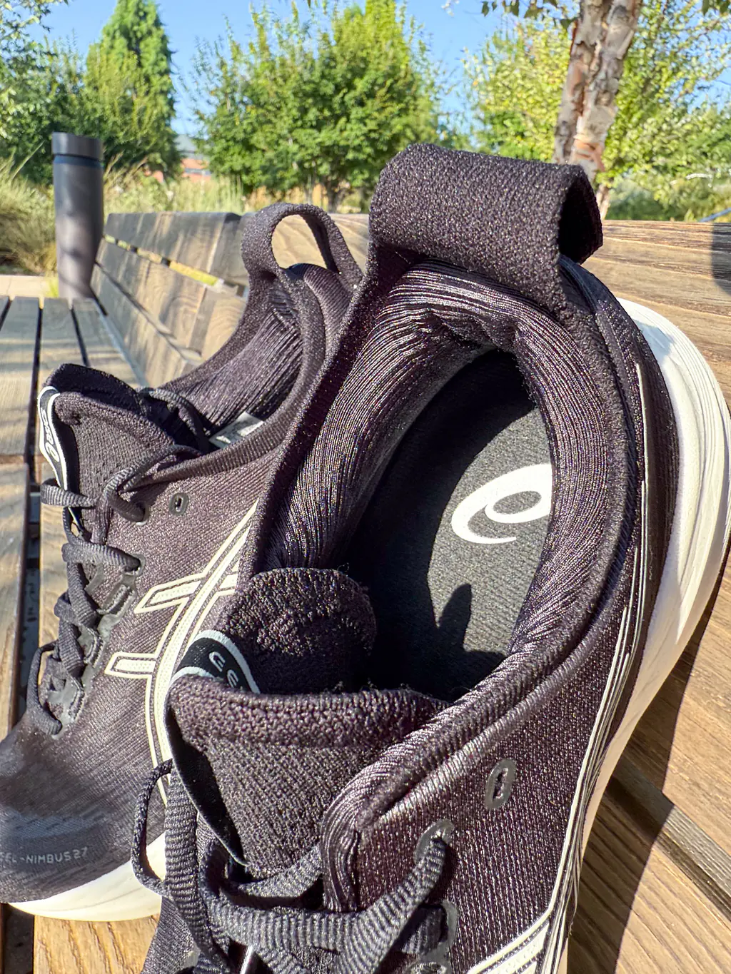 A view of the substantially padded heel counter area of the Nimbus 27