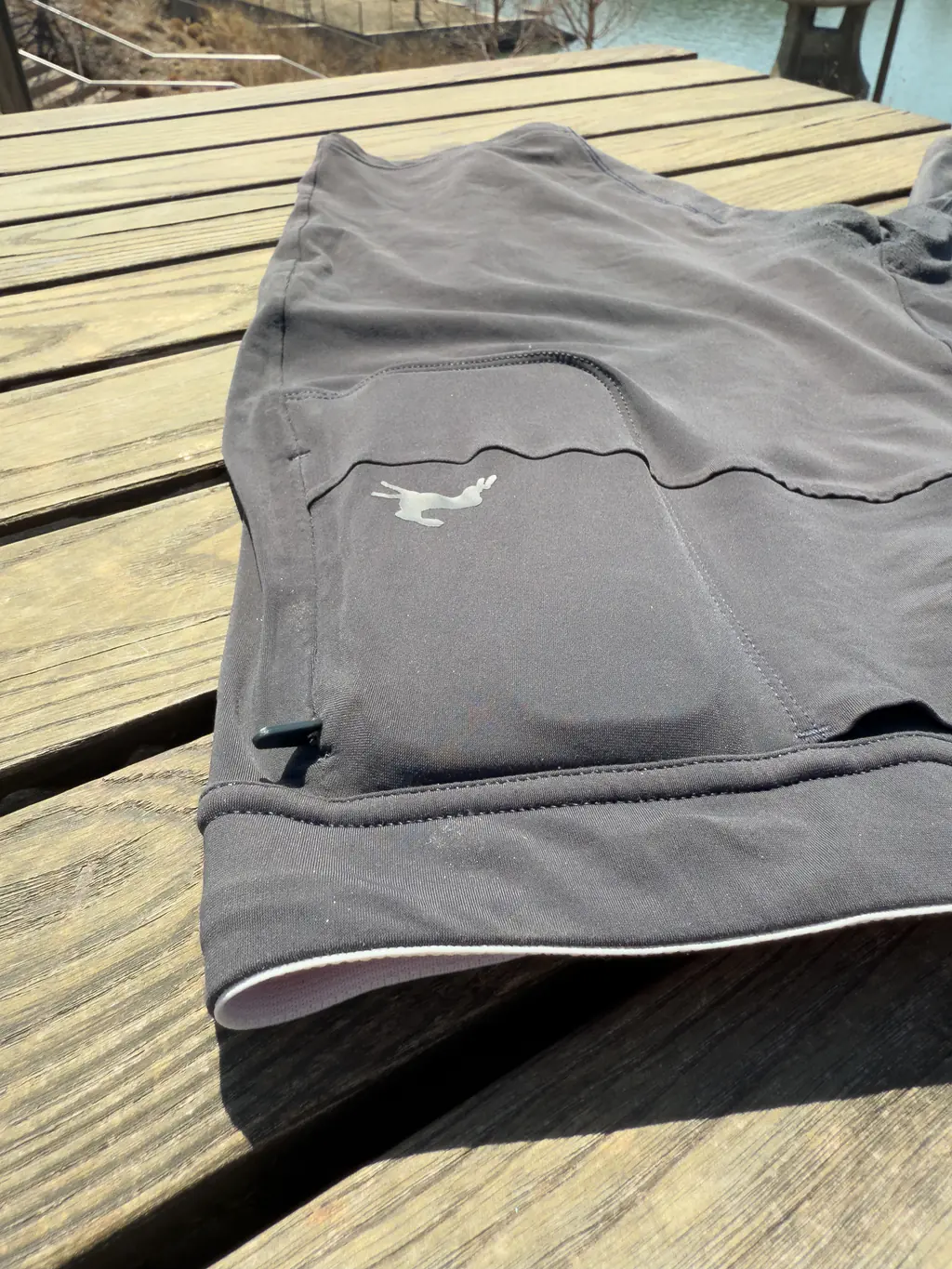 Tight fit of iPhone 16 Pro in zippered pocket