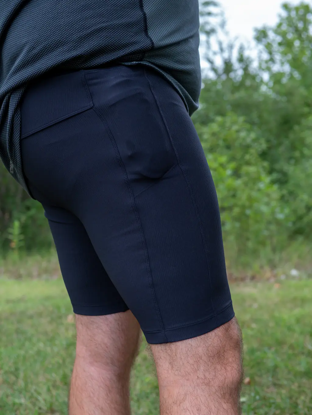 A bigger runner wearing the half tights with a 150ml nutrition soft flask in the side pocket, which fits comfortably, but takes up the whole pocket.